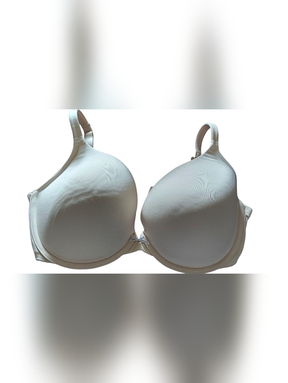 Cacique Cream T-Shirt Bra — Smooth Seamless Cups Nwot